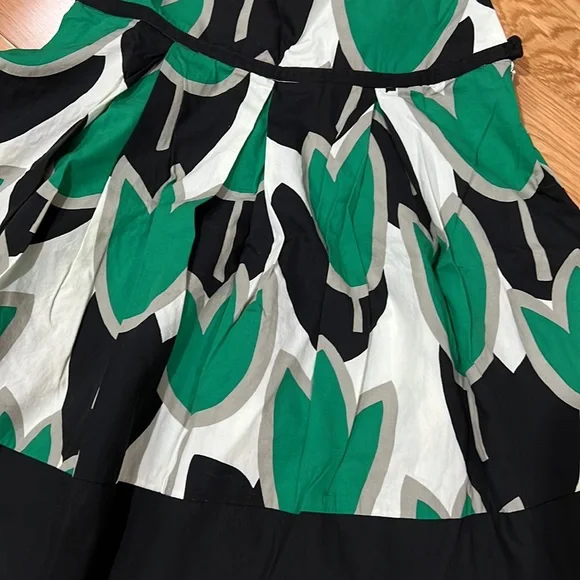 Junior/Women’s skirt - Picture 2 of 5